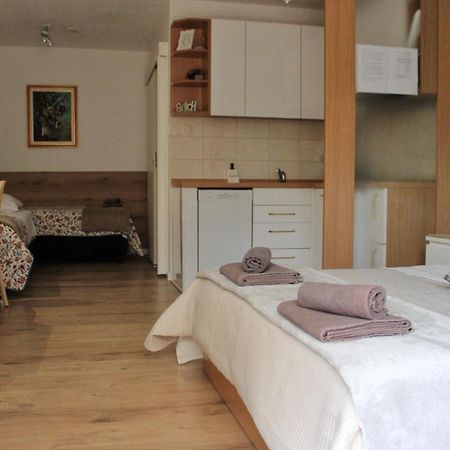 Studio Laura-Spacious Studio On The Main Beach Makarska Exterior photo
