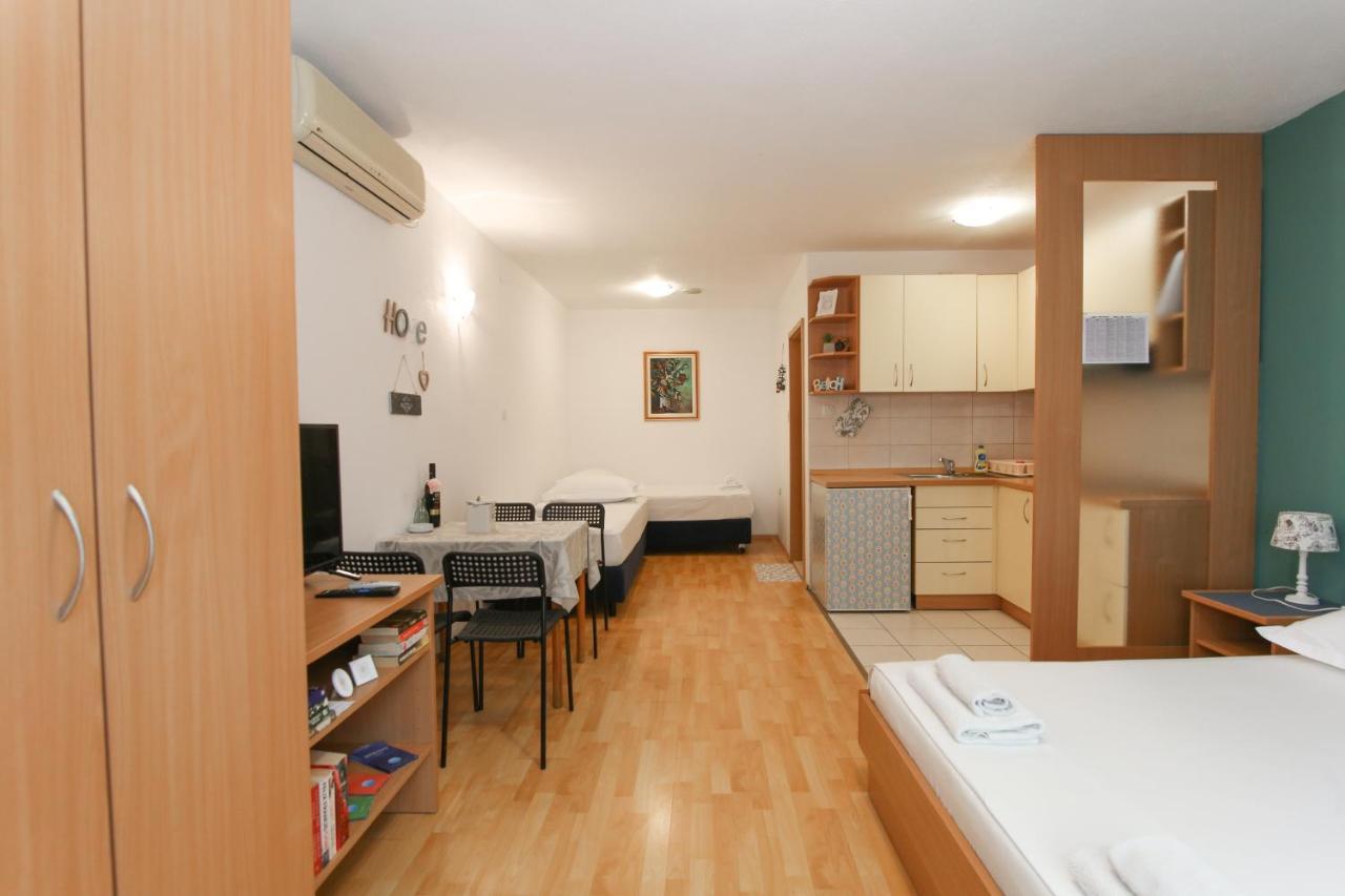 Studio Laura-Spacious Studio On The Main Beach Makarska Exterior photo