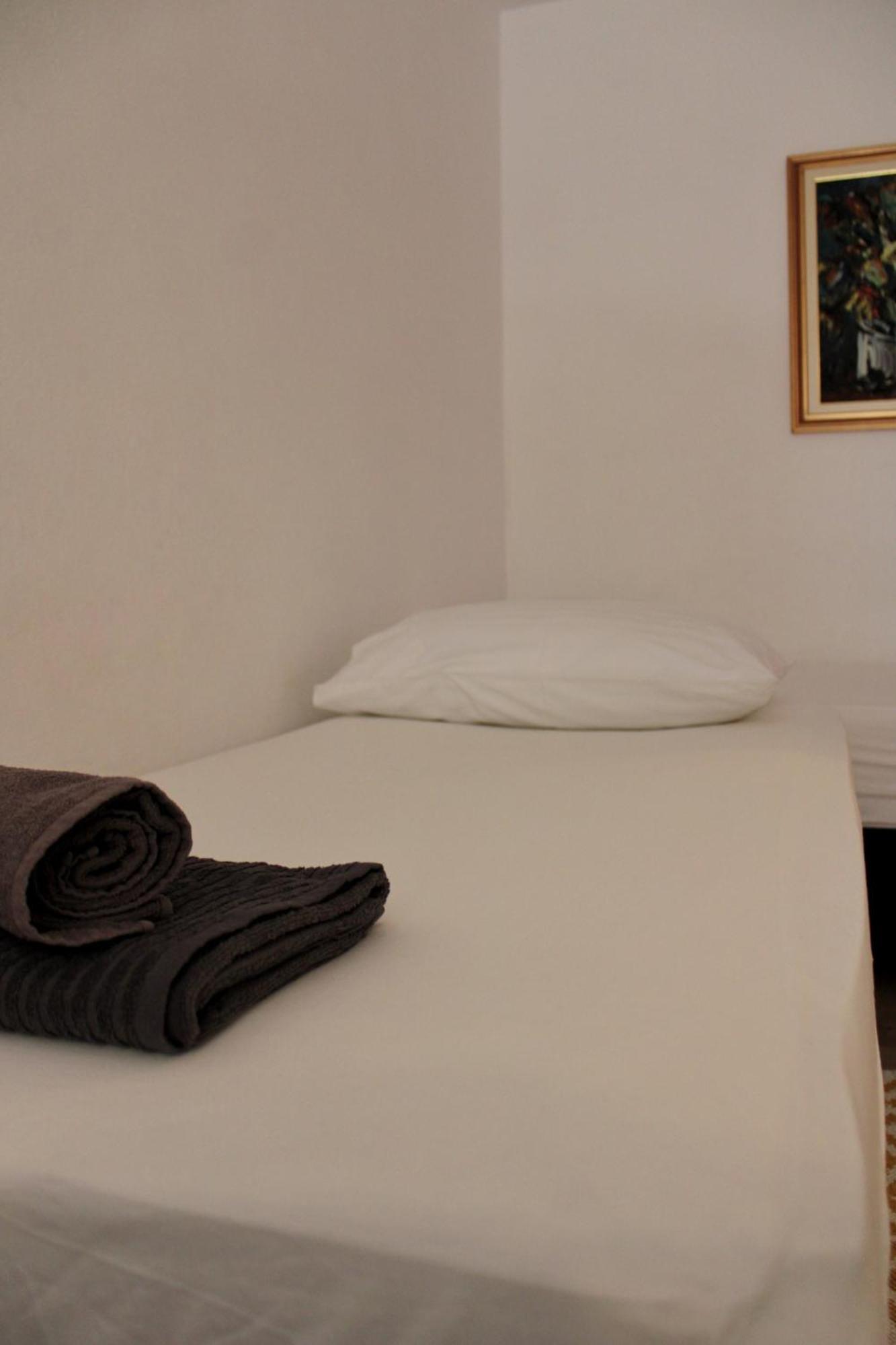 Studio Laura-Spacious Studio On The Main Beach Makarska Exterior photo