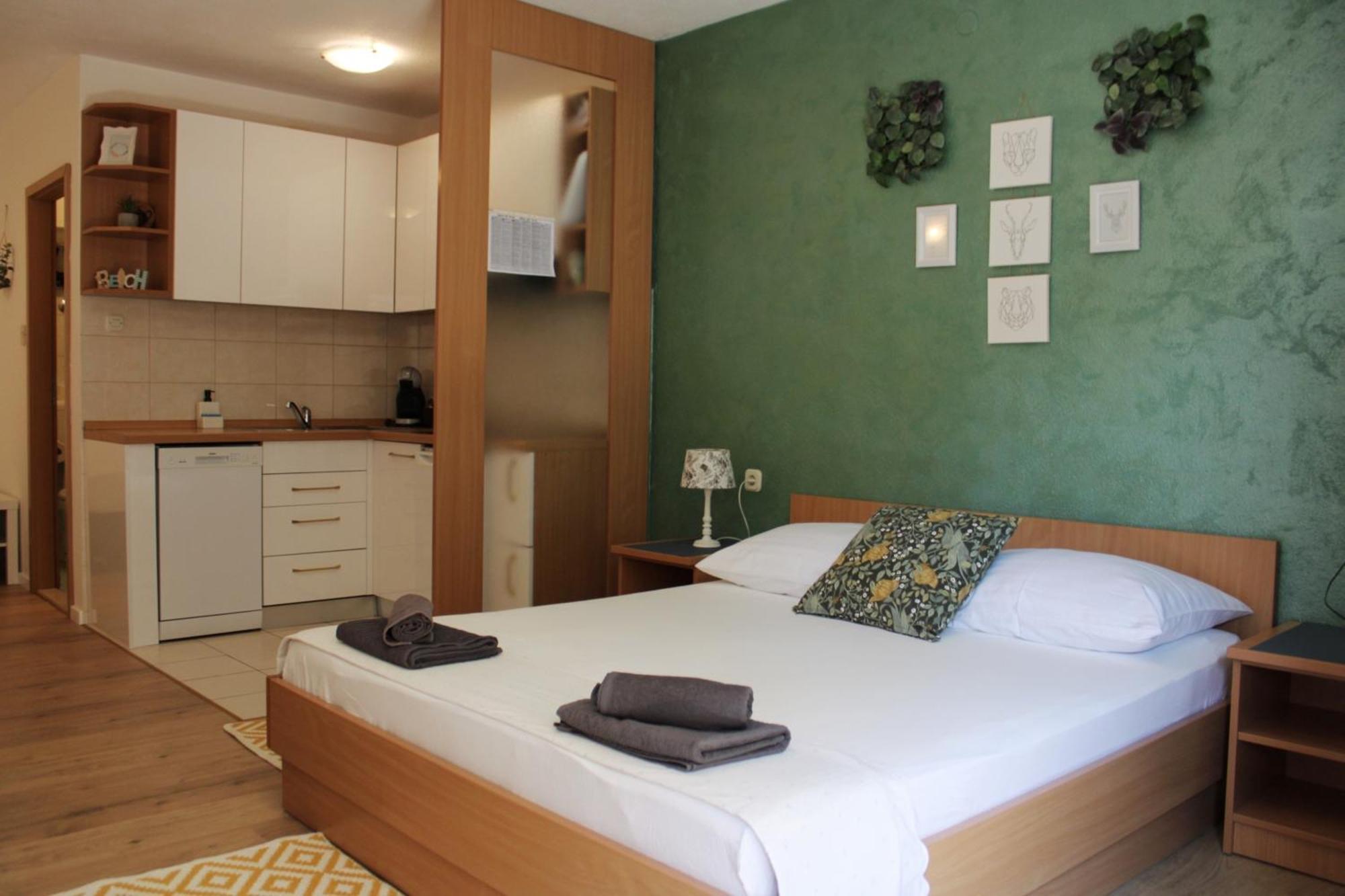 Studio Laura-Spacious Studio On The Main Beach Makarska Exterior photo