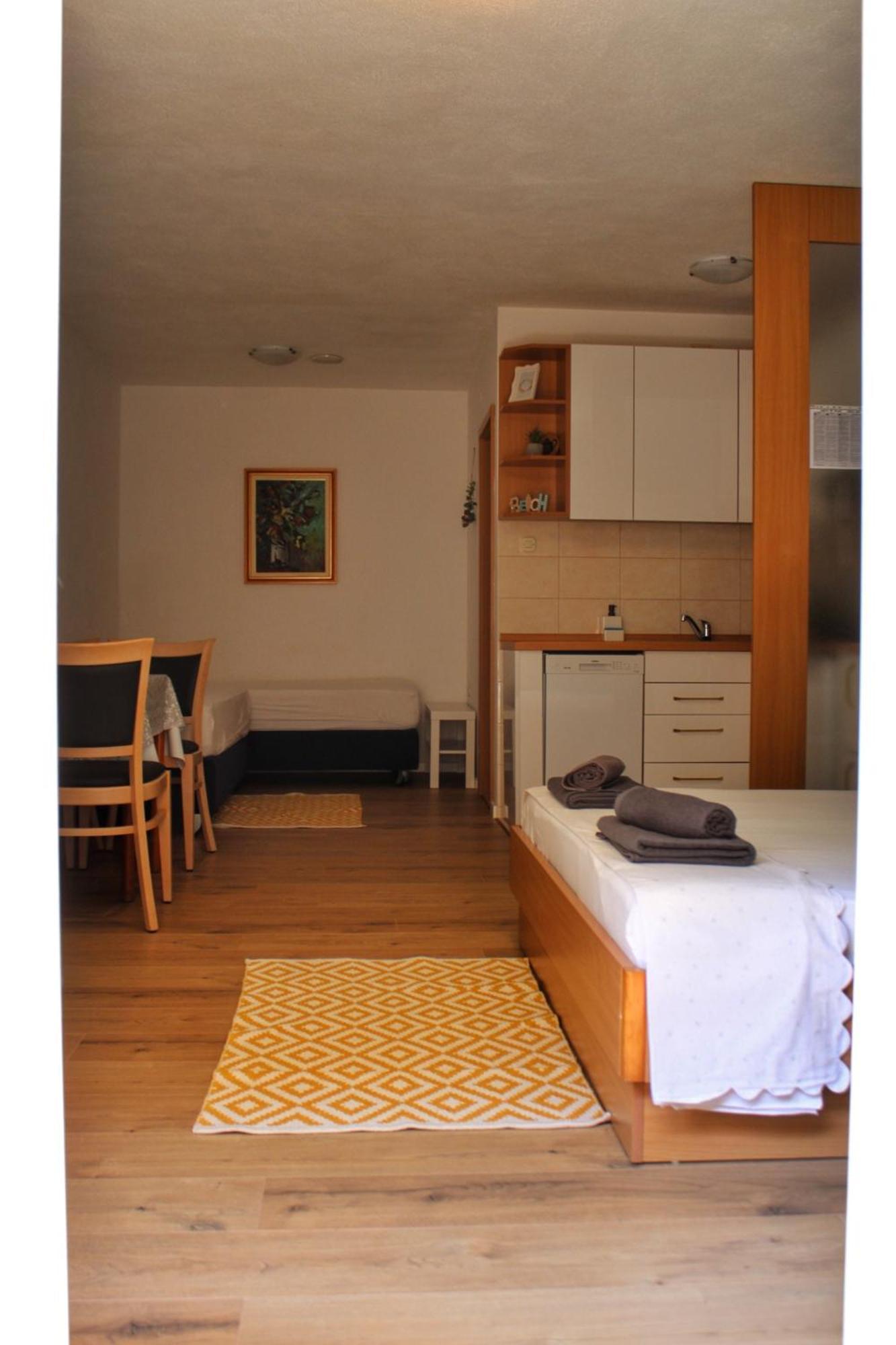 Studio Laura-Spacious Studio On The Main Beach Makarska Exterior photo