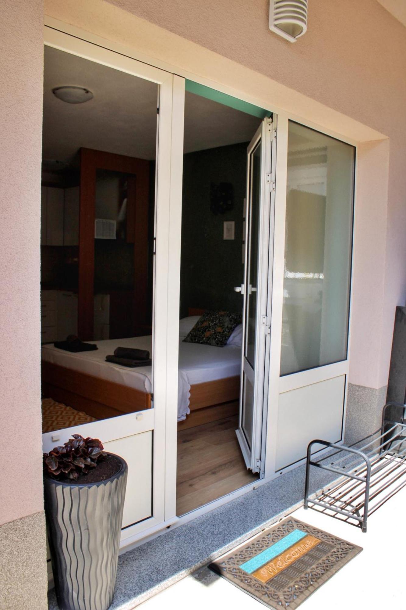 Studio Laura-Spacious Studio On The Main Beach Makarska Exterior photo