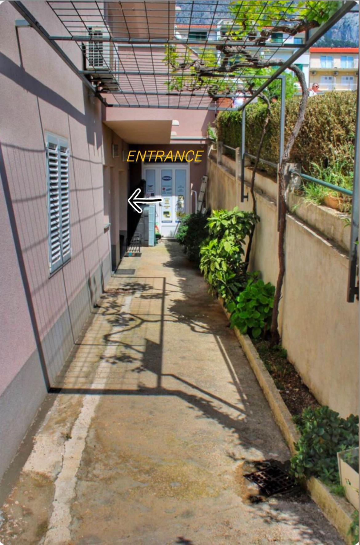 Studio Laura-Spacious Studio On The Main Beach Makarska Exterior photo