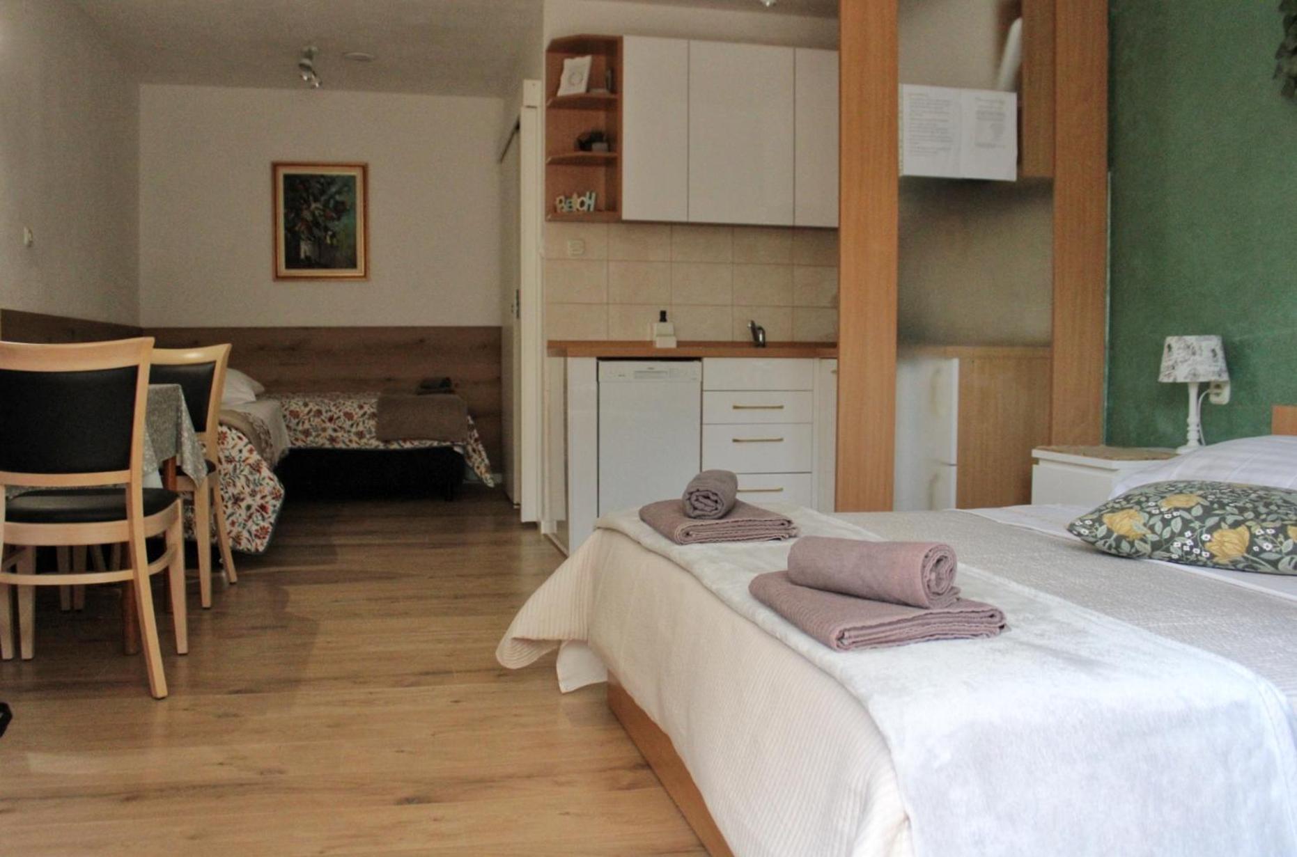 Studio Laura-Spacious Studio On The Main Beach Makarska Exterior photo